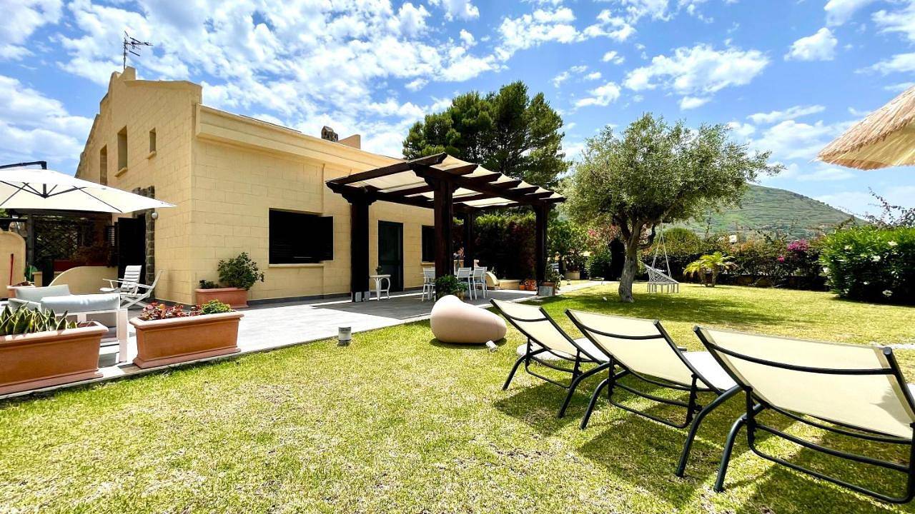 Villa Il Giglio in Mazzaforno, Cefalù (Comune)