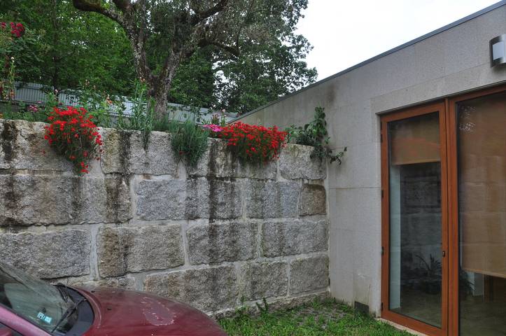 Alojamiento y desayuno para 4 personas, con Balcón/Terraza además de Jardín y Vistas en Espadanal - 3