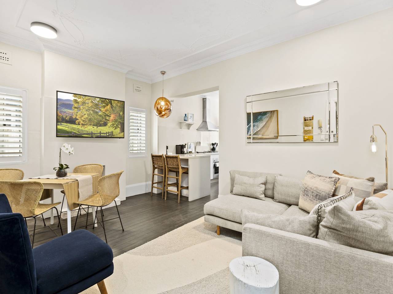 Entire apartment, Comfy 2-Bed Apartment with A/C throughout in Sydney, New South Wales