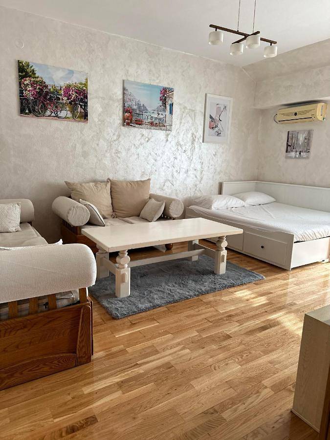 Apartament wakacyjny dla 3 osób, z balkon i jacuzzi w Podgorica