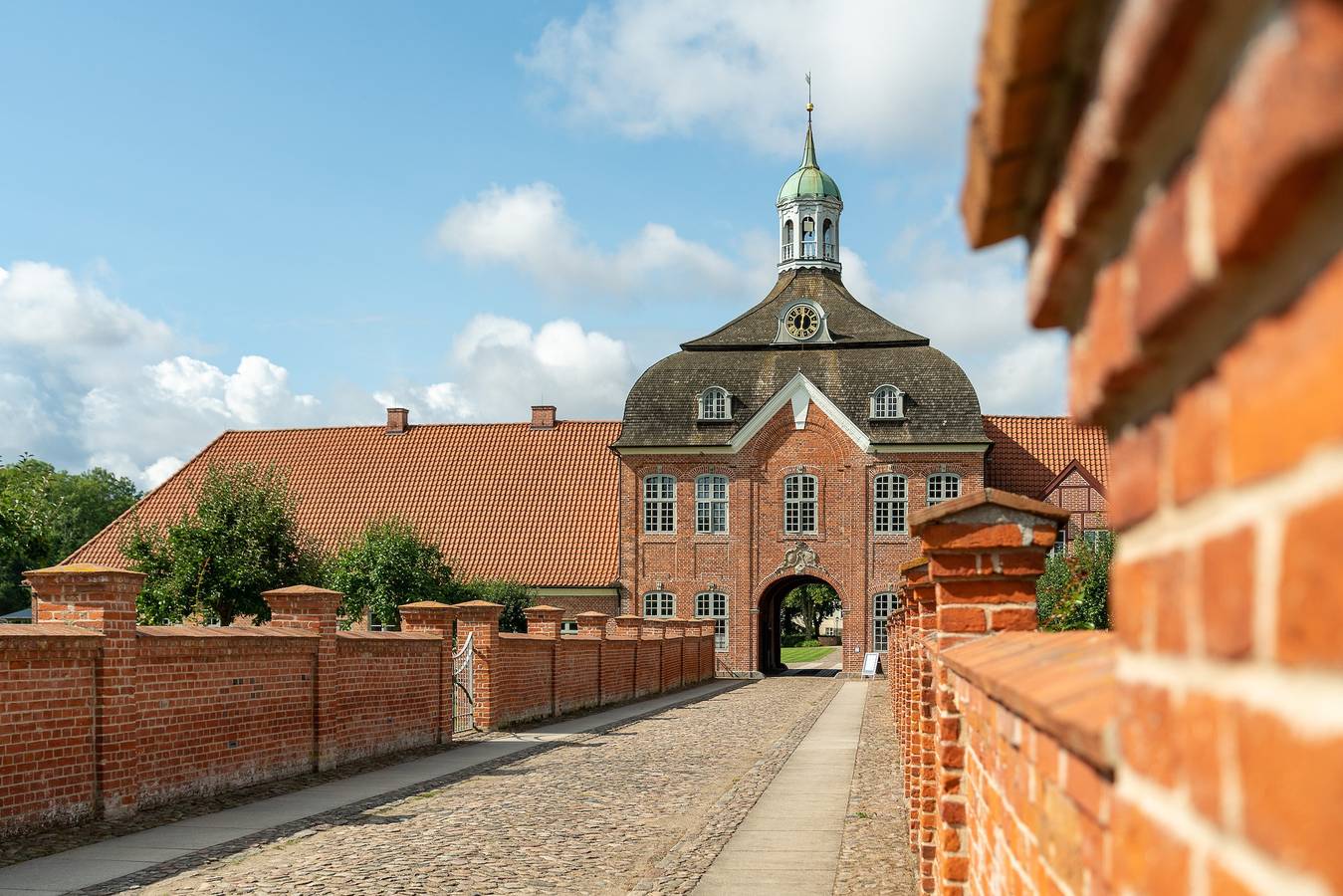Ganze Wohnung, Apartment „Kultur Gut Hasselburg“ mit gemeinsamer Terrasse und Wlan in Altenkrempe, Ostholstein
