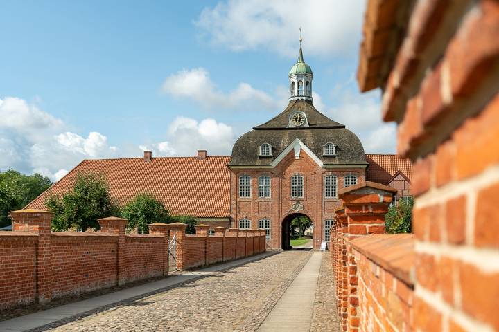 Geheel appartement, Appartement „Kultur Gut Hasselburg“ met gedeeld terras en wifi in Altenkrempe, Kreis Ostholstein