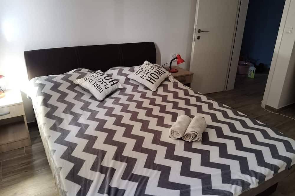 Ganze Wohnung, 2-Zimmer-Ferienwohnung mit Terrasse und Meerblick Zavalatica, Korcula in Čara, Korcula