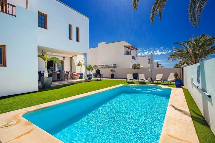 Apartamento para 10 personas, con jacuzzi además de piscina y jardín en Las Caletas