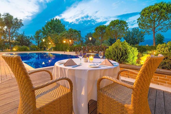 Hôtel pour 3 personnes, avec jardin ainsi que piscine et terrasse à Arta