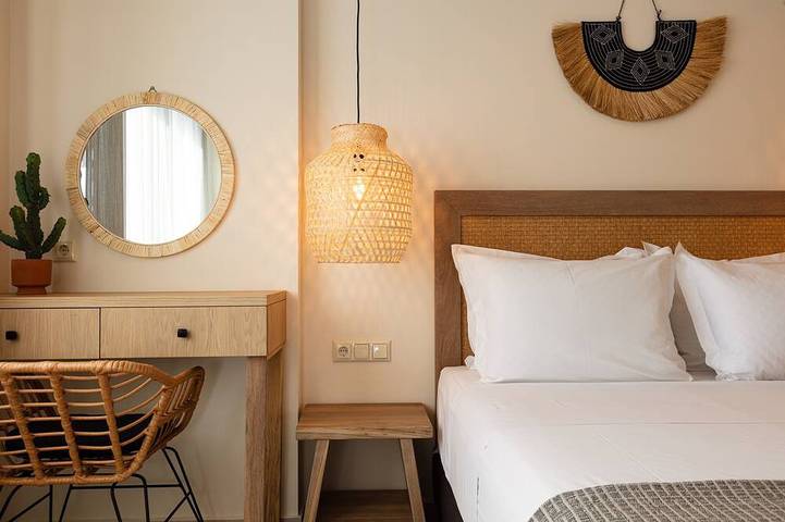 Geheel appartement, Seaside Apartment with Private Roof Garden & Jacuzzi - 100m from the Beach in Rethymno en omgeving