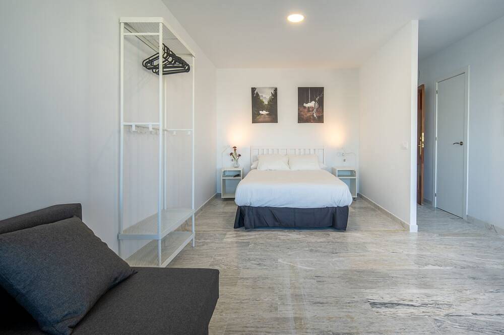 Hostal Palacio Hotel París - Habitación 6B in Huelva, Costa de la Luz