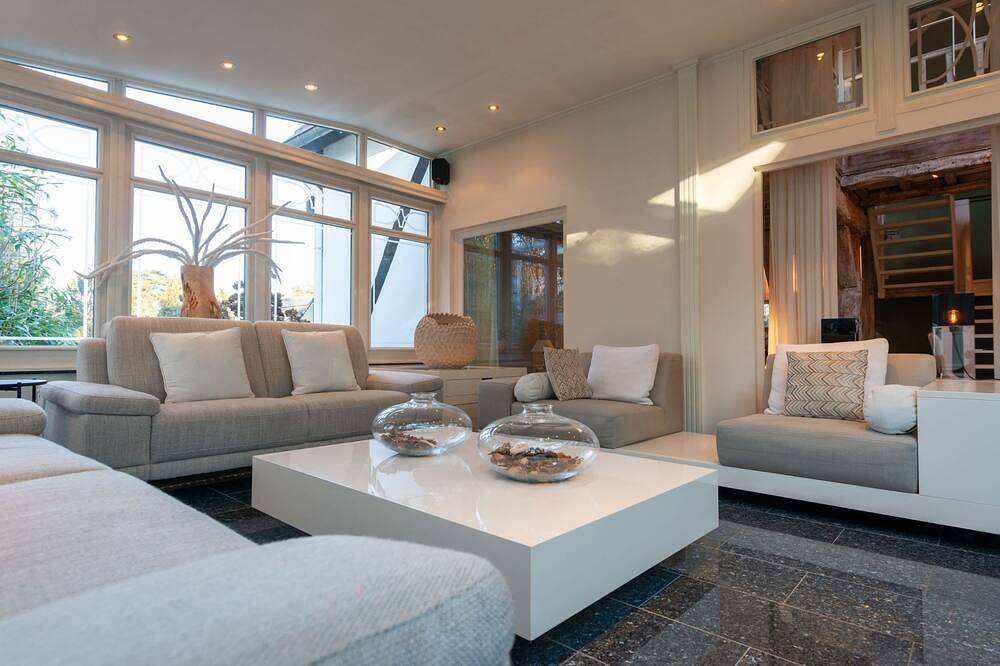 Luxe villa (12p) with pool in Houthalen, Houthalen-Helchteren