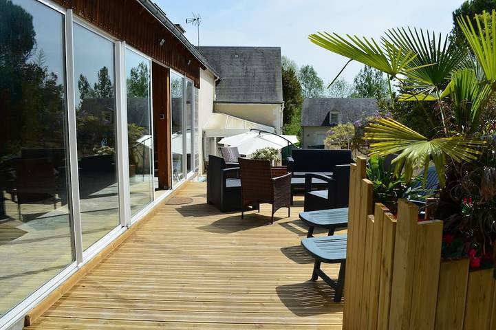 Location de vacances pour 8 personnes, avec terrasse à Nazelles-Négron