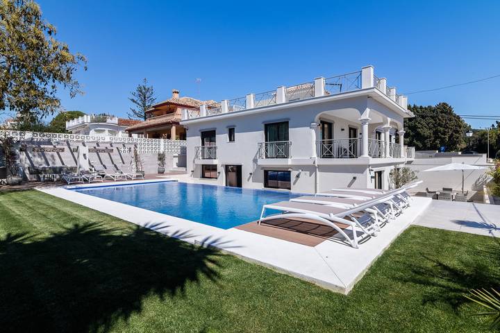 Villa for 12 people, with Ocean view and Balcony as well as Terrace and Garden in Costa del Sol East