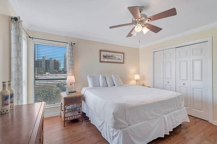 Vacation rental for 6 people, with pool and balcony by Orange Beach