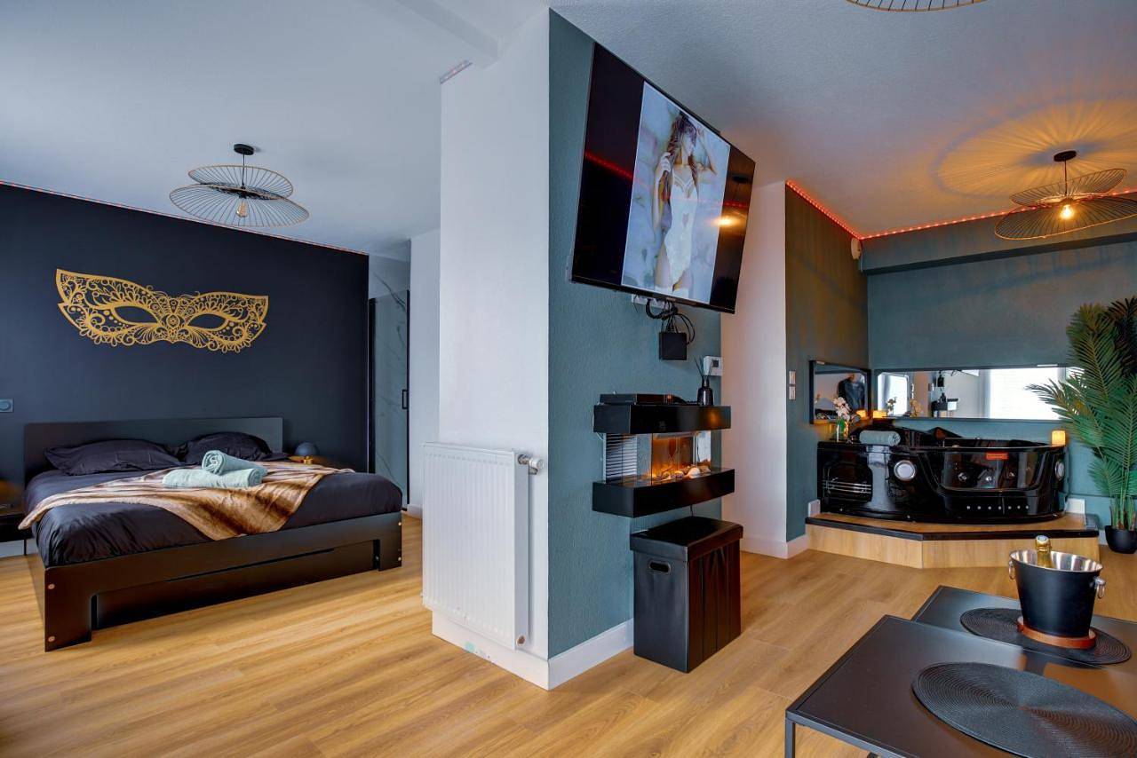 Appartement entier, Love Room - Balnéo - Insolite- Détente in Aucamville, Toulouse et ses environs