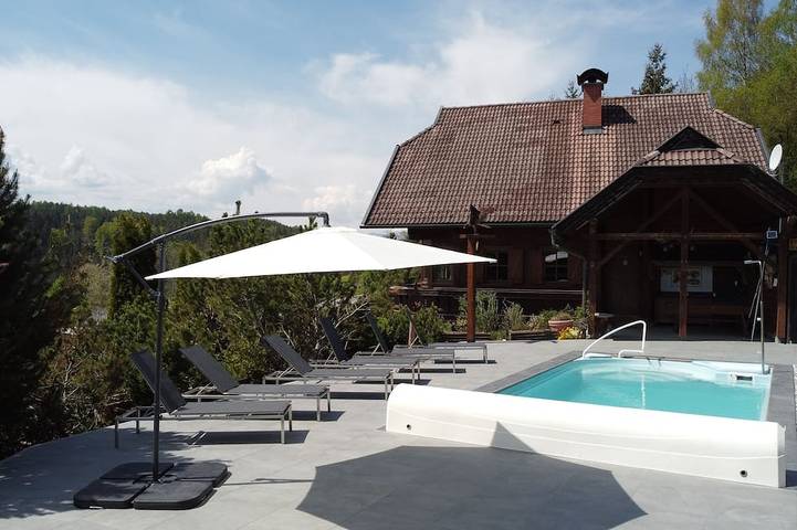 Ferienhaus für 10 Personen, mit Sauna und Garten sowie Whirlpool, mit Haustier am Wörthersee
