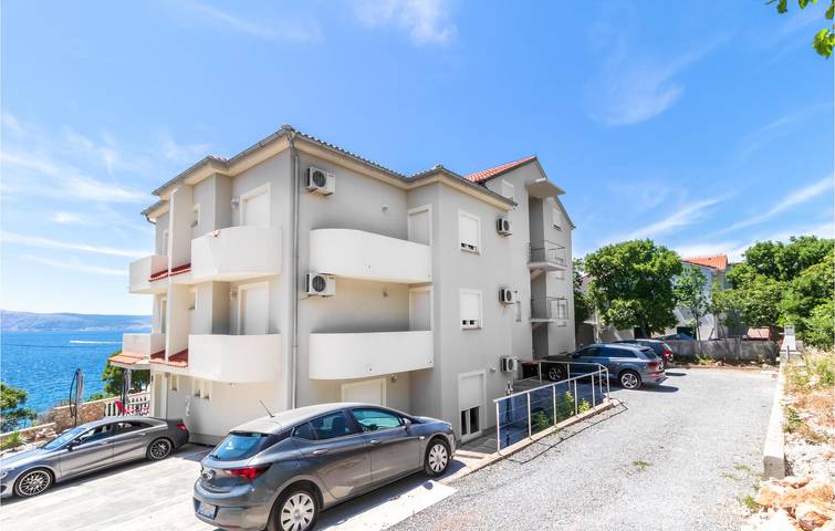 Ganze Ferienwohnung, Gemütliche Unterkunft, 100 m von der Küste entfernt: WLAN, Klimaanlage, Parkplatz und Terrasse in Klenovica in Povile, Primorje-Gorski Kotar