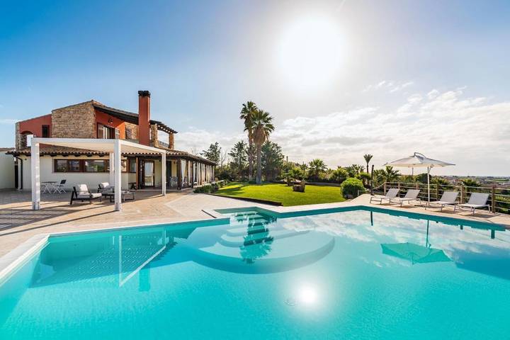 Villa per 9 persone, con piscina e giardino nonché panorama a Trapani