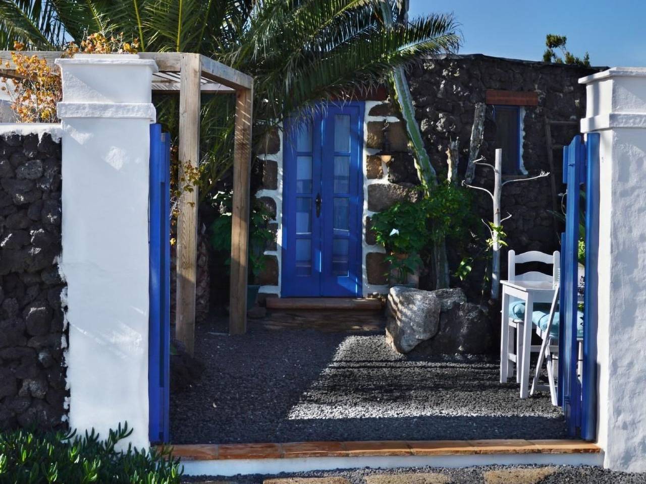 Lavastein-Bauernhaus Yazmina mit schönem Garten in Uga, Yaiza