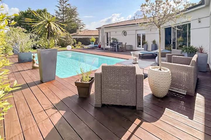 Location de vacances pour 10 personnes, avec jardin et sauna à Tarnès