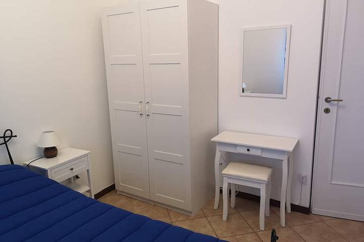 Ganze Wohnung, Geräumige und ruhige Wohnung in einer Villa in Mailand, Mailand Provinz