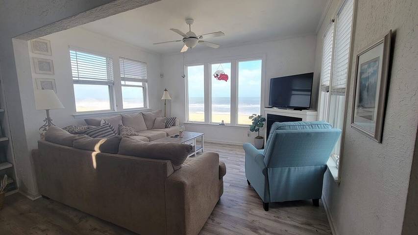 Vacation house for 20 people, with hot tub and balcony in Sandbridge