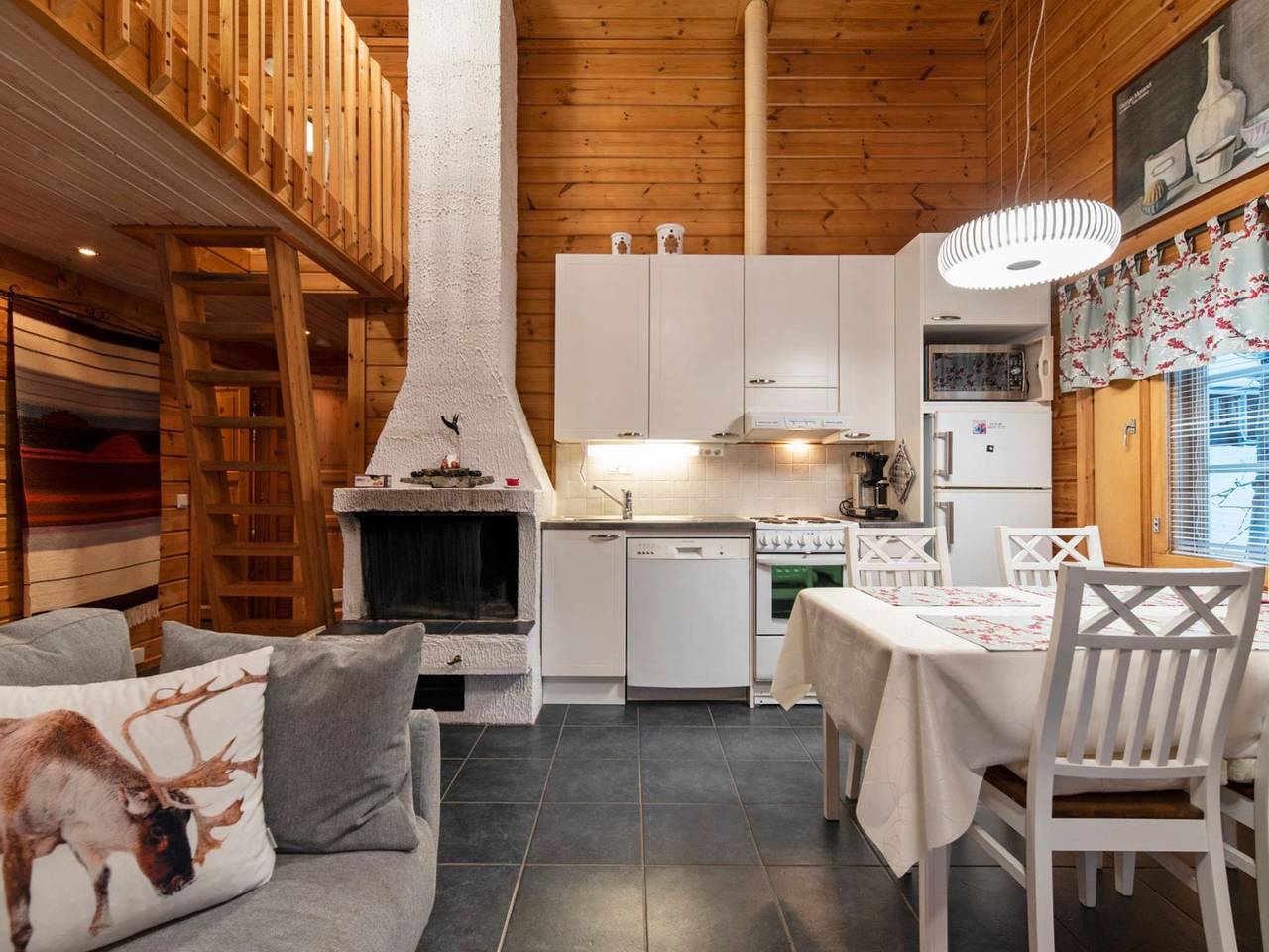 Lomaylläs maja, palovaarankaarre 6 a in Lappland