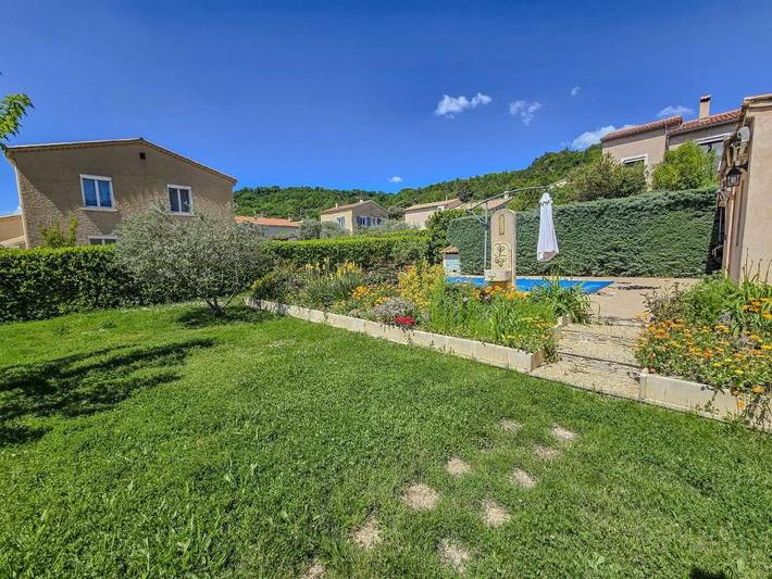 Location de vacances pour 8 personnes, avec jardin ainsi que terrasse et piscine à Volonne - 3
