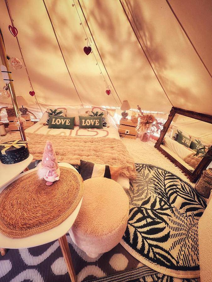 Yourte éco-lodge avec jacuzzi luxe chez C&C, exclusivement réservée aux Adultes in Cantaron, Côte méditerranéenne (France)