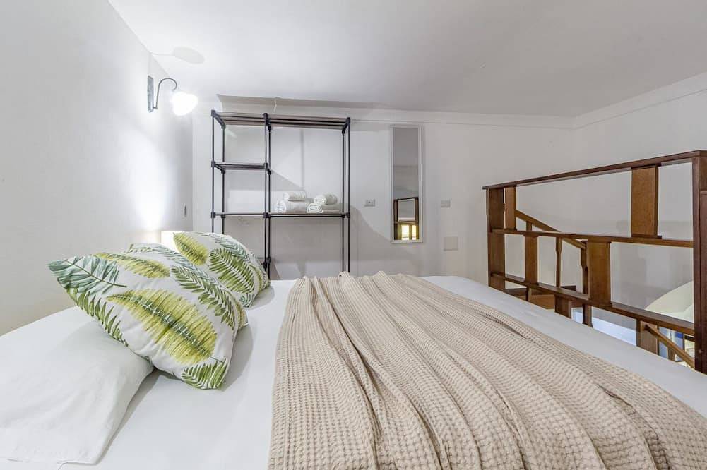 Appartamento intero, Carlo's Apartment | Vicino stazione ferroviaria e dei pullman | 2 minuti dal centro | Netflix e Wi Fi Gratis in Sassari, Provincia di Sassari