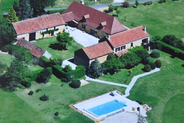Gîte pour 4 personnes, avec Balcon ainsi que Jardin et Piscine