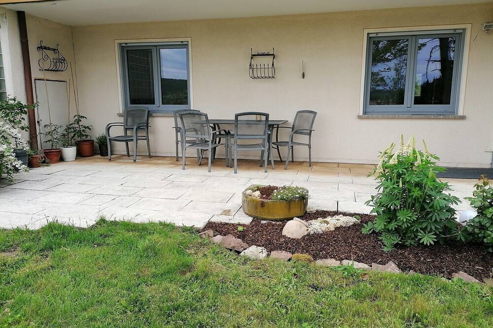 Geheel appartement, Ferienwohnung mit Terrasse in Karlstadt, Maindreieck