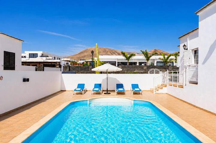 Villa für 6 Personen mit Terrasse in Puerto Calero, Yaiza