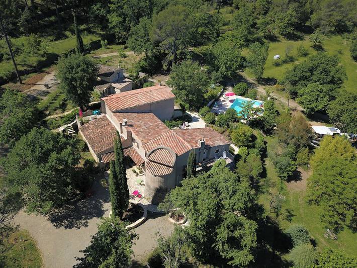 Gîte pour 2 personnes, avec piscine ainsi que jardin et terrasse à Figanières - 4