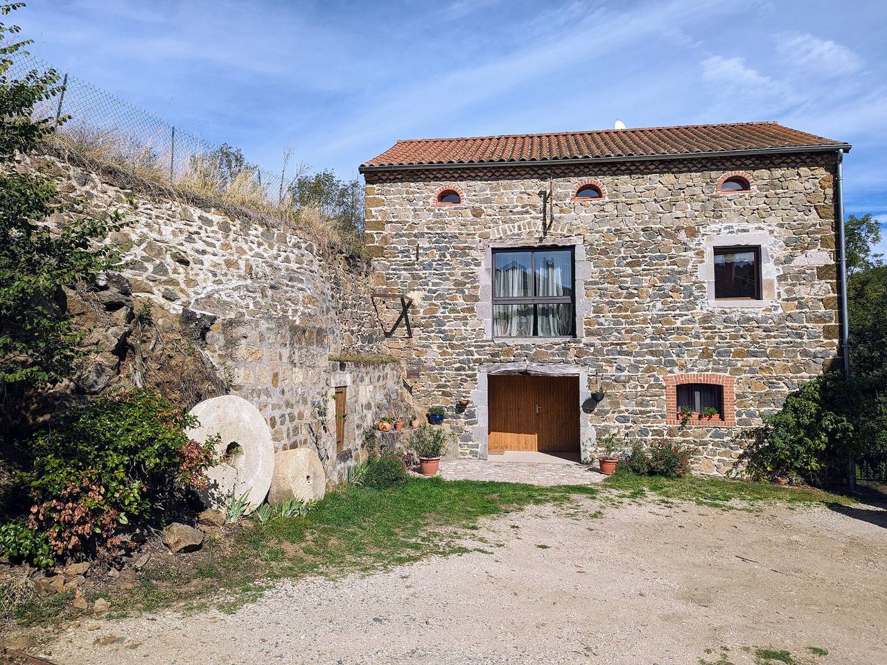 Maison À Proximité De L'Allier Avec Jardin En Terrasses, Près De Chilhac Et Langeac in Cerzat, Haute-Loire
