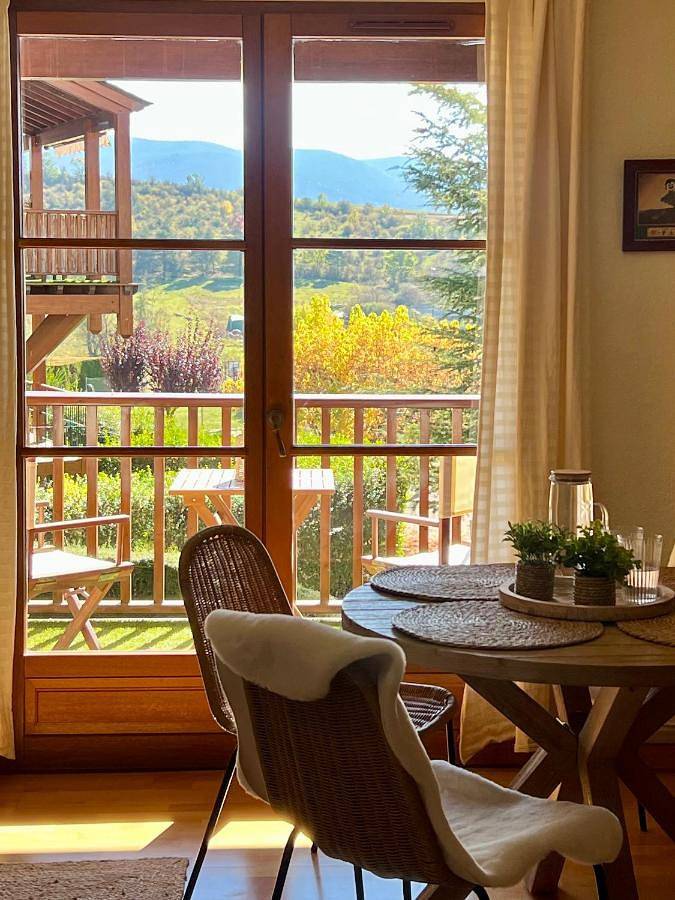 Appartement de vacances pour 4 personnes, avec piscine ainsi que vue et jardin