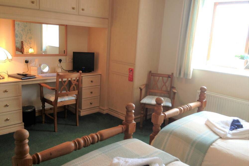 Ground Floor Twin En-Suite Room in Godney, Somerset