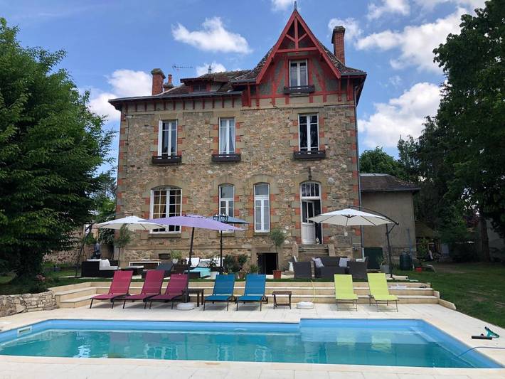 B&b voor 2 personen, with tuin and zwembad as well as uitzicht in de Auvergne