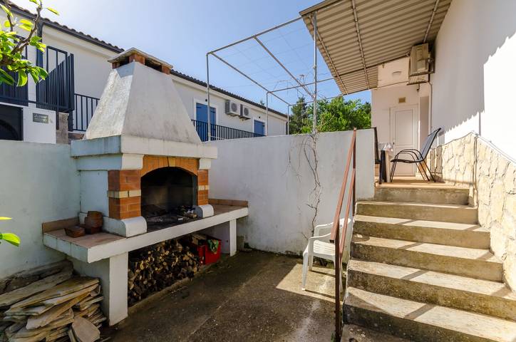 Gîte pour 5 personnes, avec terrasse, animaux acceptés à Jelsa - 4