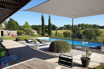 Gîte pour 8 personnes, avec terrasse et jardin à Lanta