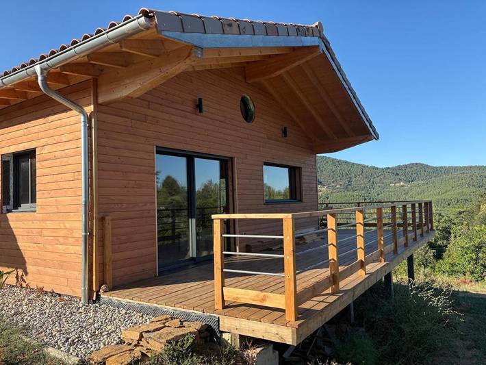 Location de vacances pour 7 personnes, avec Balcon ainsi que Terrasse et Vue à Sénéchas