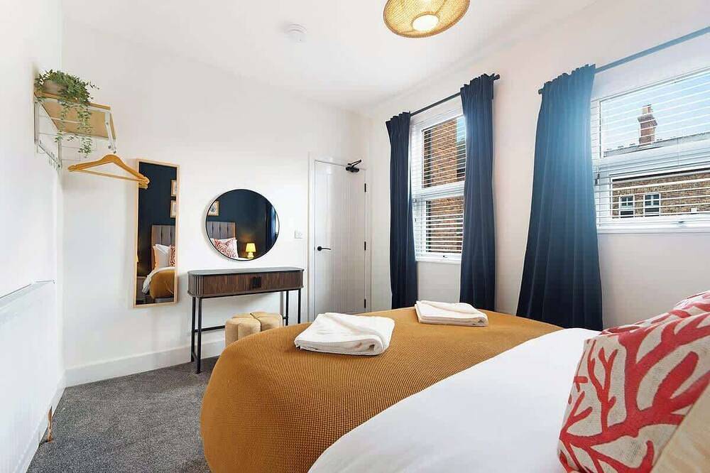 Entire apartment, High-Spec Hartlepool 3Br Apartment | Sleeps 5 by Stay With Us in Hartlepool