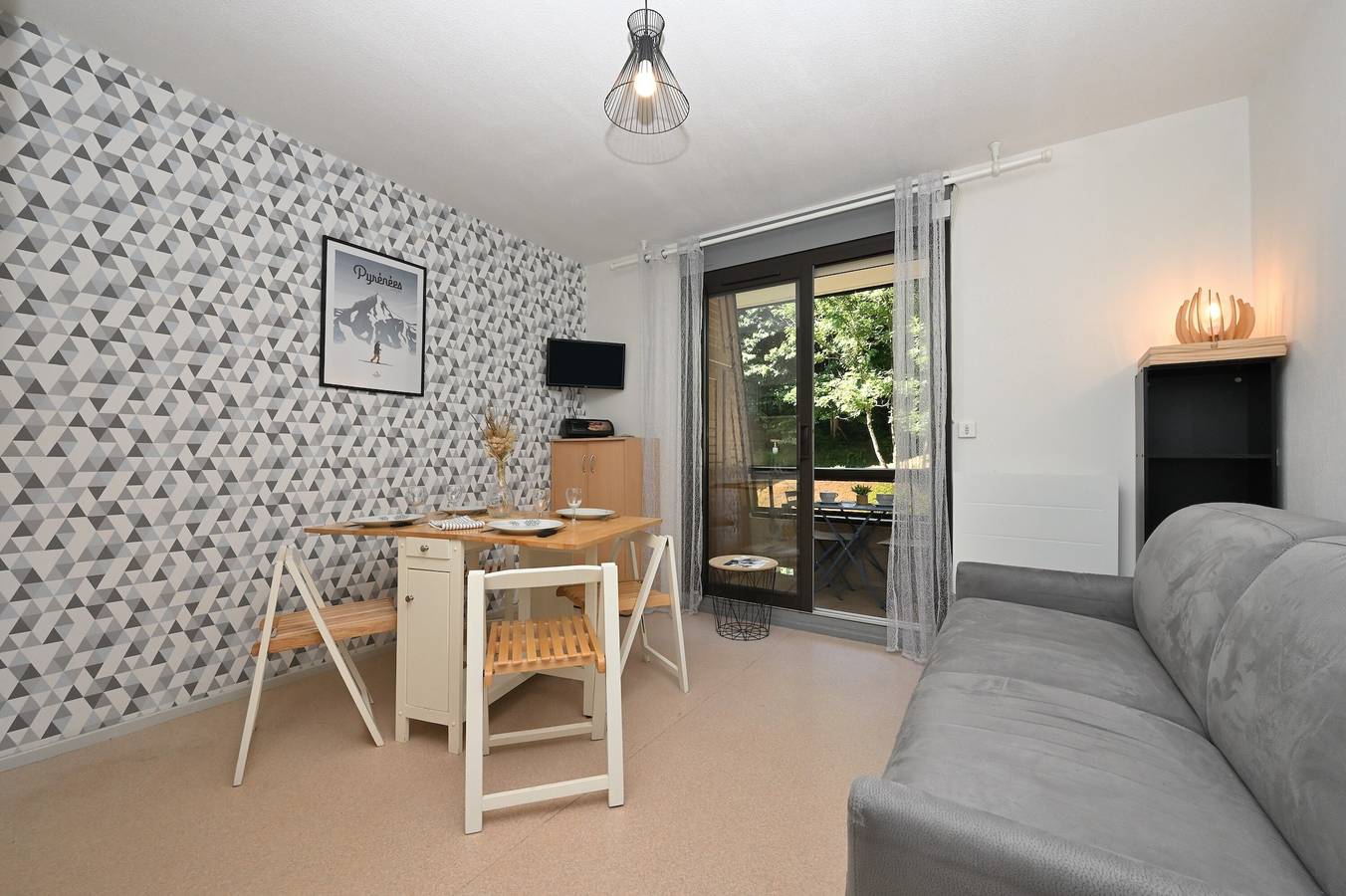 Apartamento entero, Apartamento "En el Corazón del Valle" con vistas a la montaña y balcón in Luchon-Superbagnères, Bagnères-de-Luchon