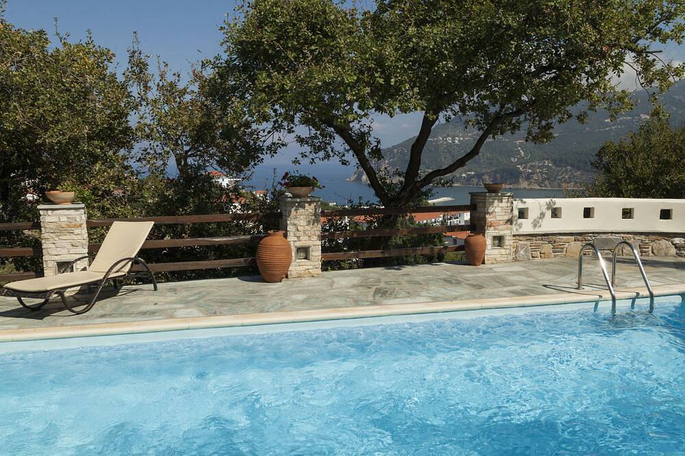 Luxusvilla in der Nähe des Dorfzentrums im Grünen / Bäume / Erstaunliches offenes Meer mit Port Vi in Skopelos Stadt, Sporaden