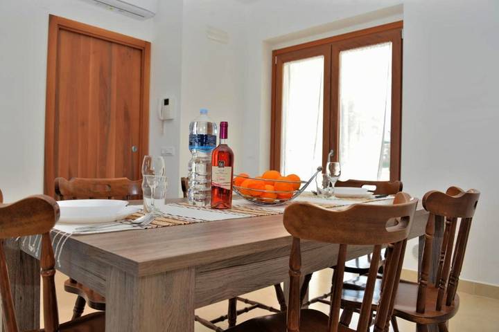 Gîte pour 6 personnes, avec vue sur le lac ainsi que vue et balcon dans Rodi Garganico - 2