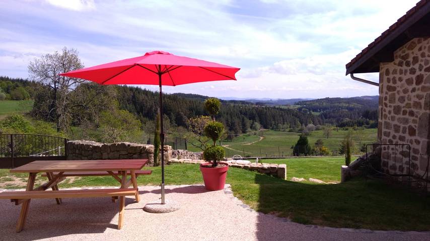 Location de vacances pour 15 personnes, avec terrasse et jacuzzi dans la Loire - 2