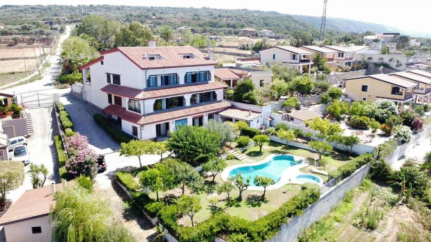Casa vacanza per 4 persone, con Balcone e Terrazza nonché Giardino e Piscina a Zambrone