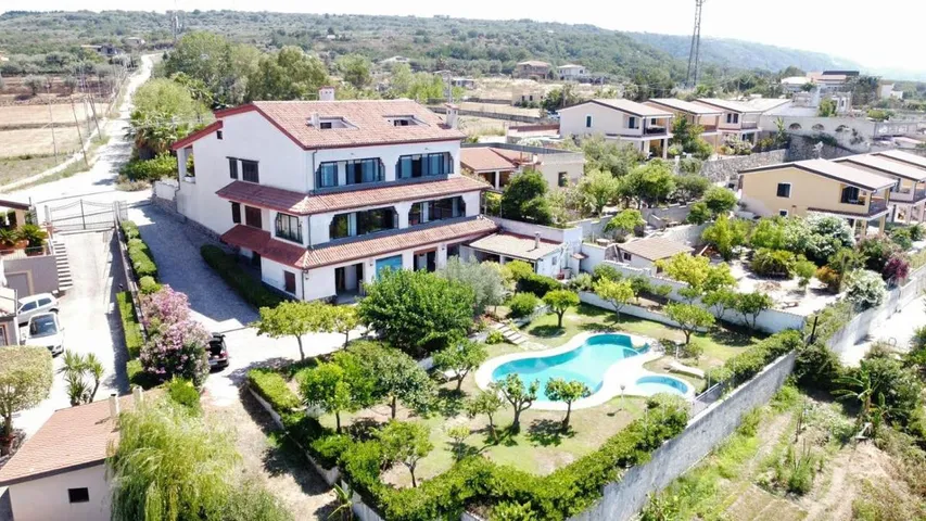 Chalet para 4 personas, con jardín además de vistas y piscina, Se admiten mascotas - 1