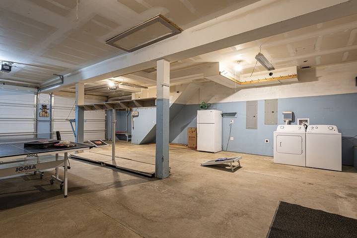 Vacation rental for 16 people, with yard and hot tub as well as terrace in Rocky Mountain National Park