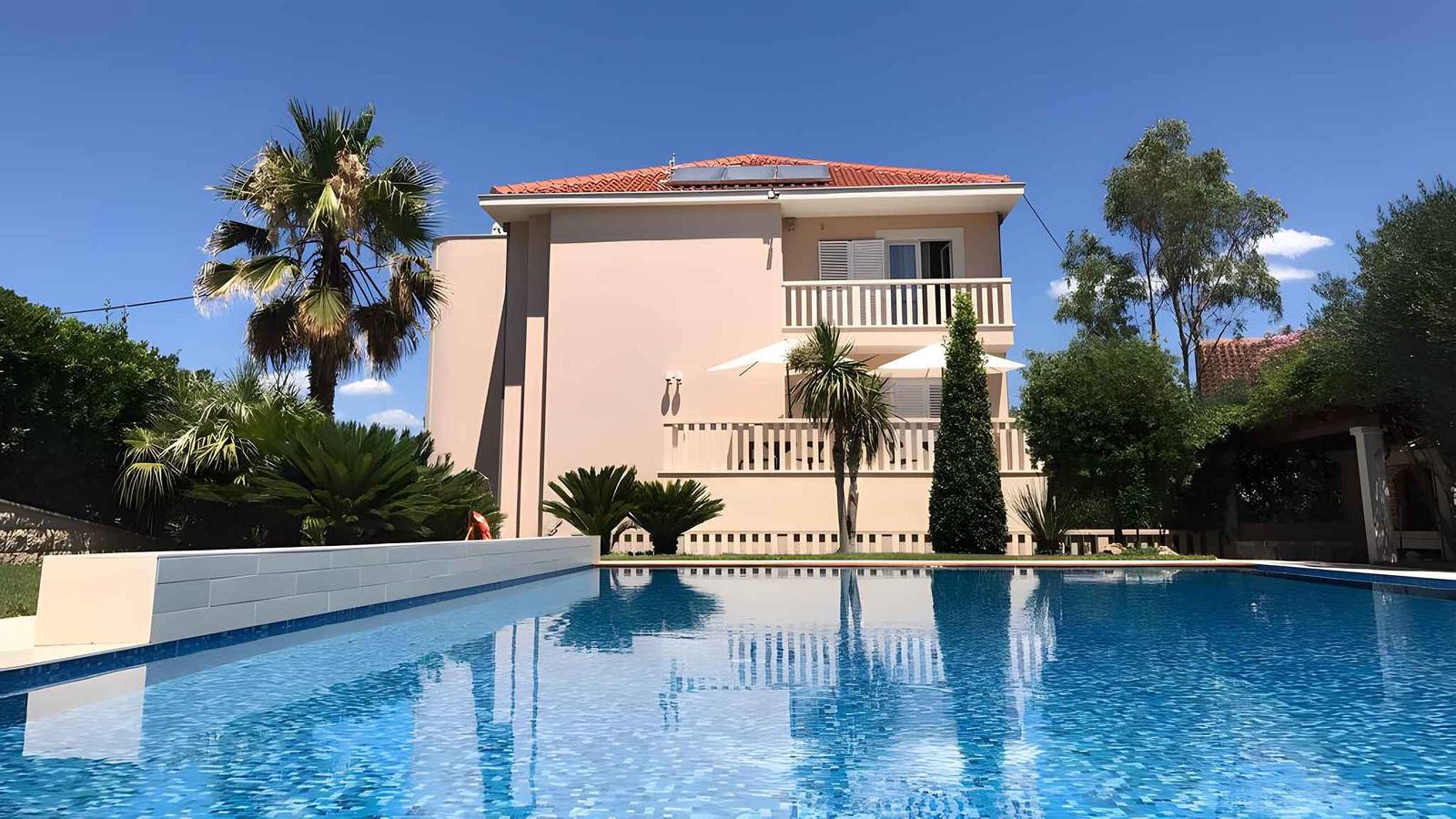 Ganze Ferienwohnung, Ferienwohnung mit Meerblick und Klimaanlage und Pool  in Supetar, Brac