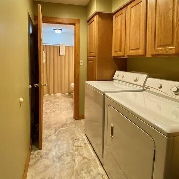 Lodge for 22 people, with yard and pool as well as hot tub in Ohio