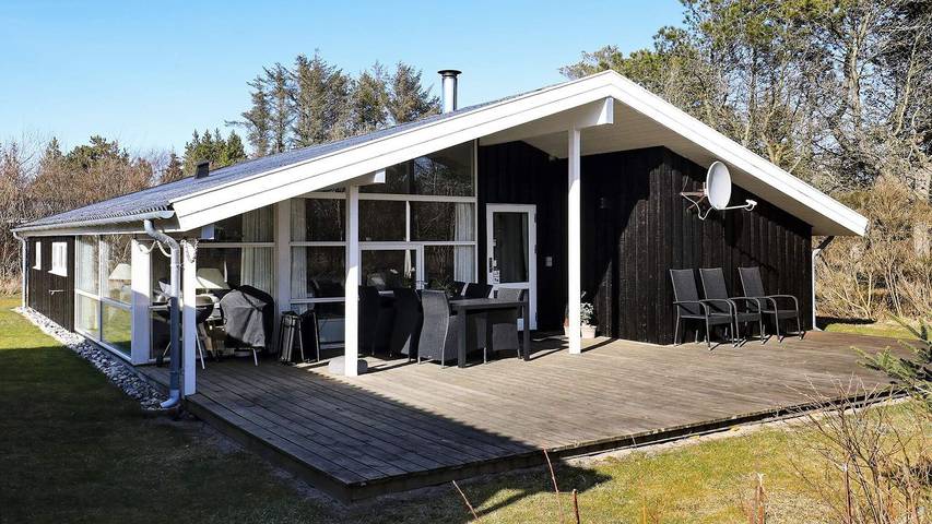 Ferieudlejning for 7 personer, med terrasse i Hune