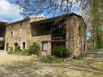 Gîte pour 13 personnes, avec jacuzzi ainsi que terrasse et jardin, animaux acceptés dans l' Ariège